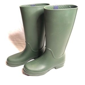 Crocs women’s Wellie waterproof rain 🌧 boots green and navy